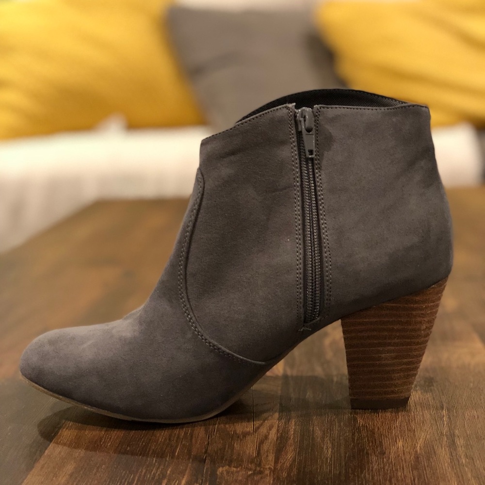 Report booties